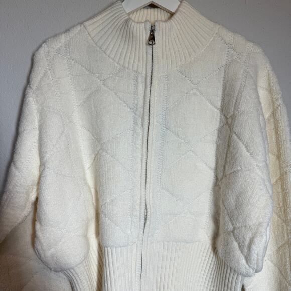 Aaron & Amber Women's Cream Fuzzy Quilted Jacket Size L NEW - Picture 3 of 8